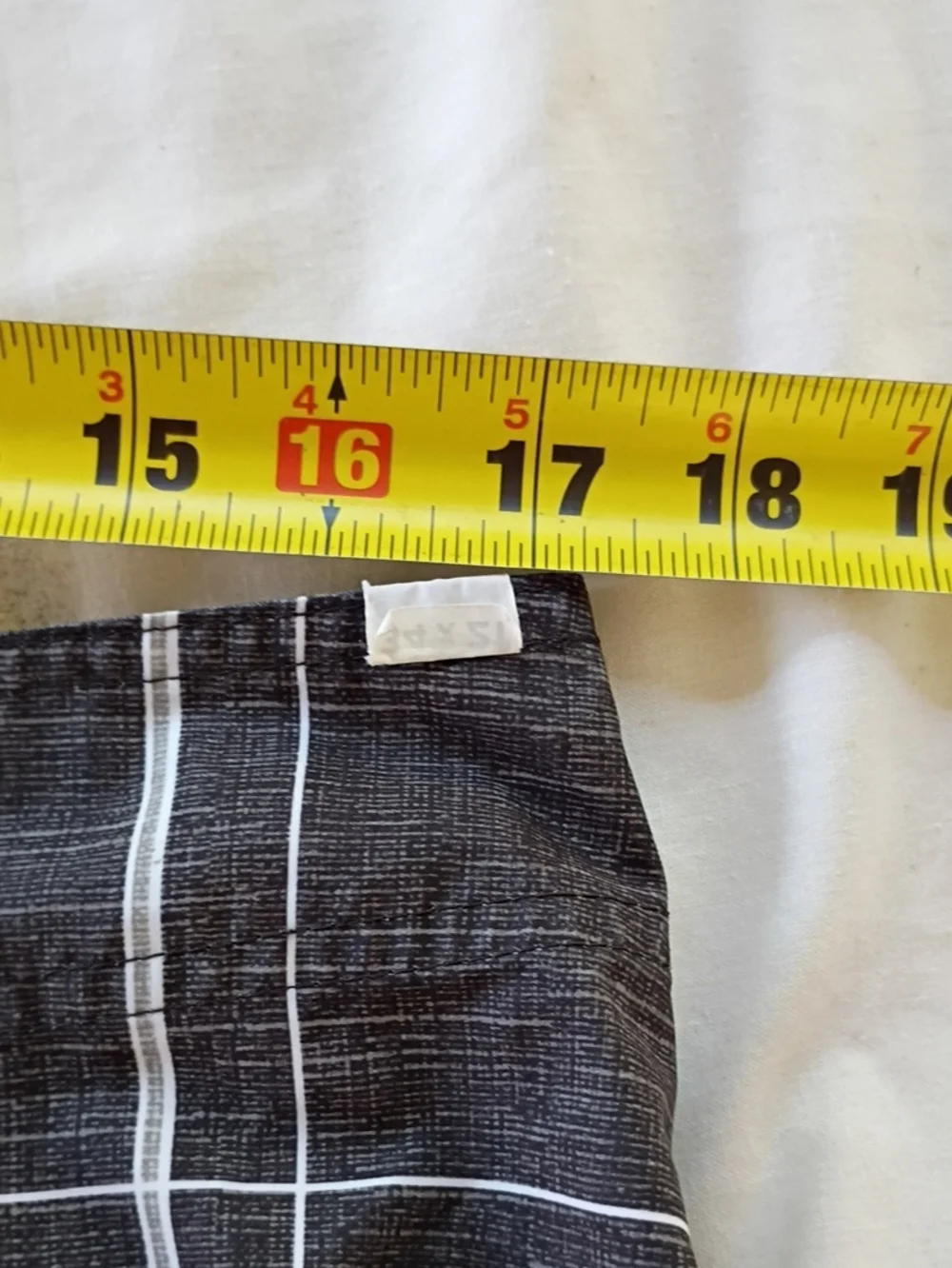 NWOT Quiksilver Men’s Black Plaid Boardshorts Size 34x21 Summer Swim